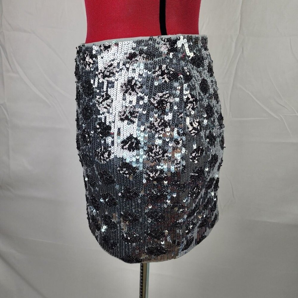 EXPRESS Silver & Grey Sequined Mini Stretchy Bodycon Short Skirt w/ Liner - XS - Picture 3 of 7